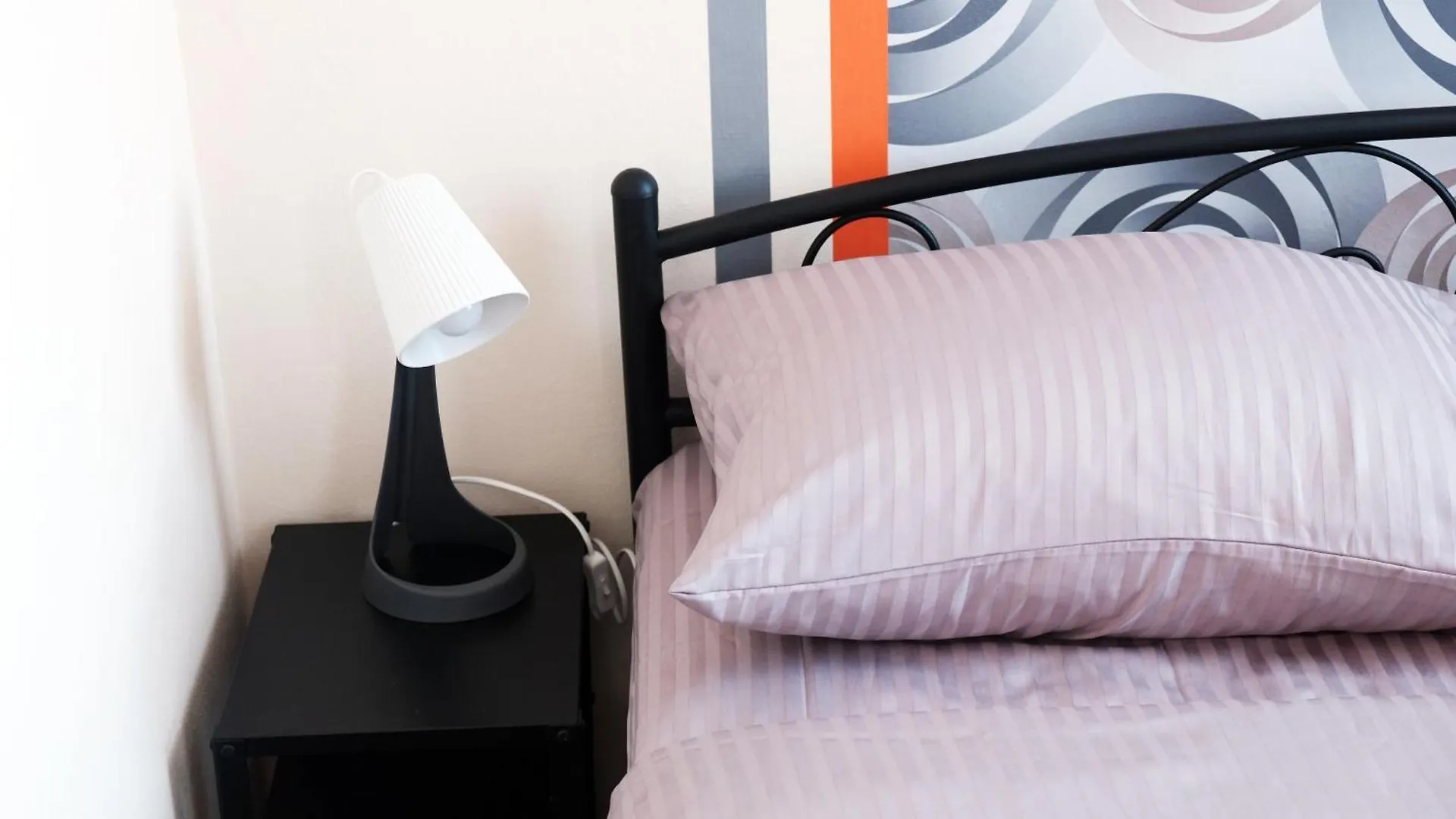 Hotel apartamentowy Uneed Hotel - Готельні Номери Біля Вокзалу Kijów Ukraina